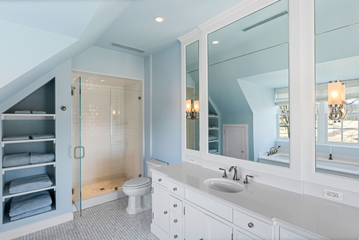 guest-bathroom-light-blue-walls