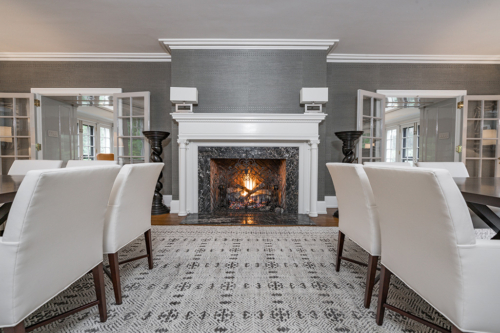 dining-room-wallpaper-crown-moulding