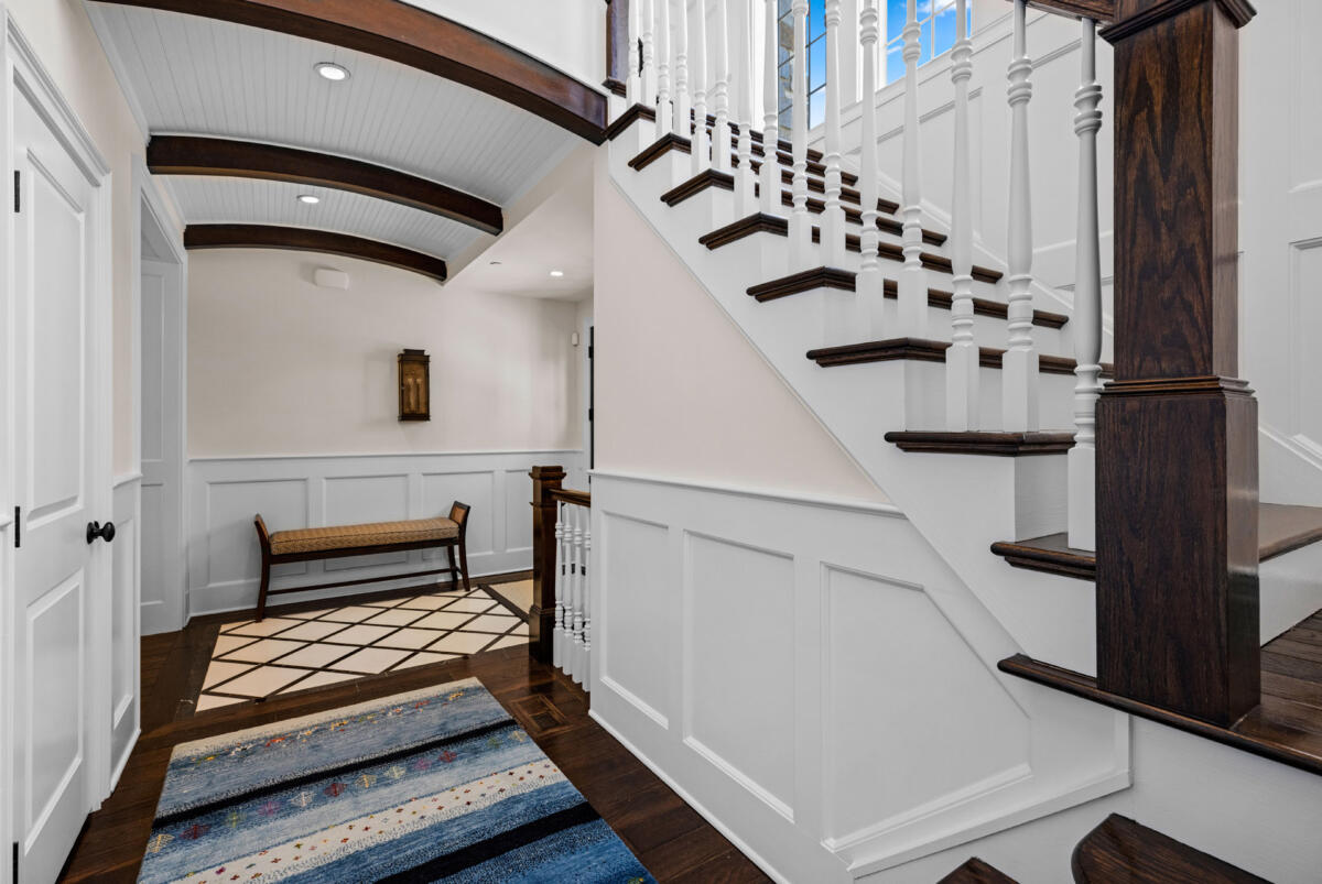 wainscoting-entryway-stairs