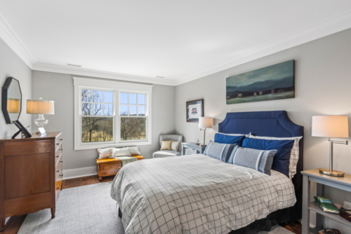 guest-bedroom-gray-walls
